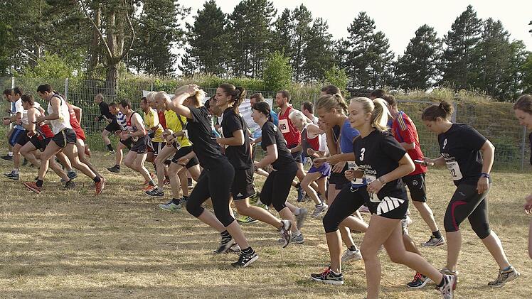 Die Erwachsenenklassen - hier beim Start - waren recht ordentlich besetzt beim Jakob-Kaiser-Lauf, bei den Jugendlichen und Kindern taten sich allerdings Lücken auf. Foto:Winfried Ehling