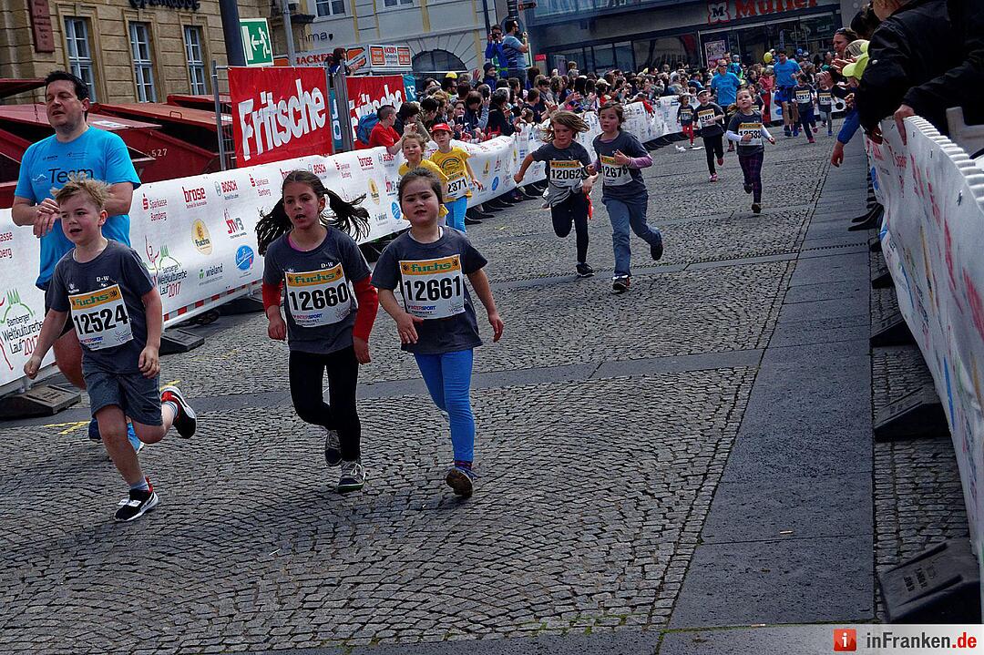 Weltkulturerbelauf 2017 in Bamberg: Der Zieleinlauf am Maxplatz