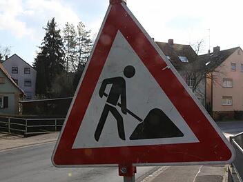 Straßgiech ist weiterhin gesperrt, nun wird durch eine weitere Baumaßnahme des Staatlichen Bauamts Bamberg der Weg über den A70-Anschluss bei Scheßlitz  zusätzlich abgeschnitten. Foto Ronald Rinklef/Archiv
