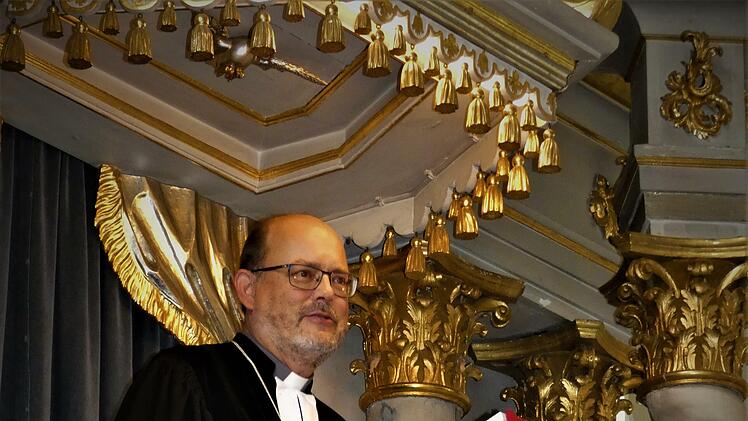 Dekan Thomas Kretschmar  bei seiner Predigt