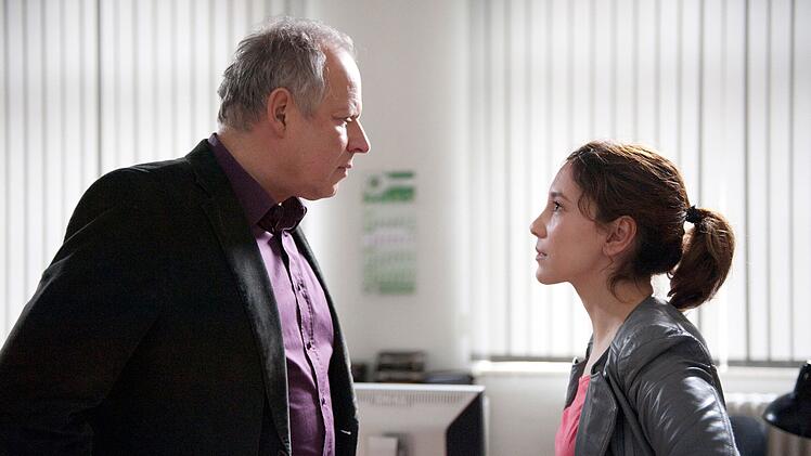 Im Krimiklassiker "Tatort: Borowski und der stille Gast" von 2012 suchten Sarah Brandt (Sibel Kekilli) und Kommissar Borowski (Axel Milberg) nach einem Mörder, der sein Opfer lange beobachtet und quasi unerkannt in ihren Wohnungen eingezogen ist.