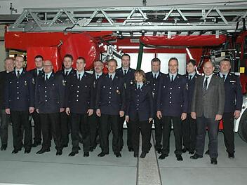 Für ihre bis zu 30 Jahre anhaltende Treue zur Feuerwehr Coburg wurden diese Mitglieder geehrt.  Fotos: Edwin Meißinger