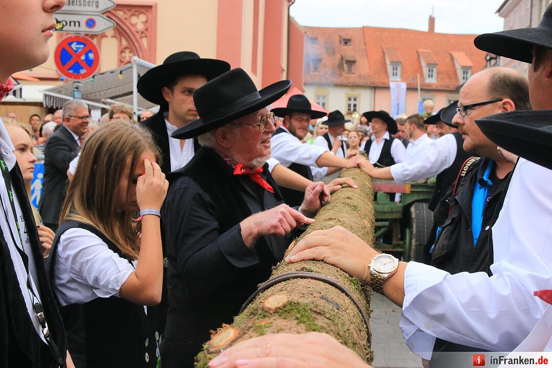 Sandkerwa 2015 - Kerwasbaum-Aufstellen