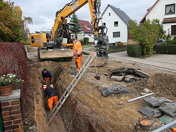Die umfangreichen Bauarbeiten in der Mährenhäuser Straße werden noch bis Ende des nächsten Jahres dauern. Deshalb suchen viele einen inoffiziellen Schleichweg über den Tannenweg und den Breiten Rain, wo zu schnell gefahren wird. Foto: Michael Stelzner