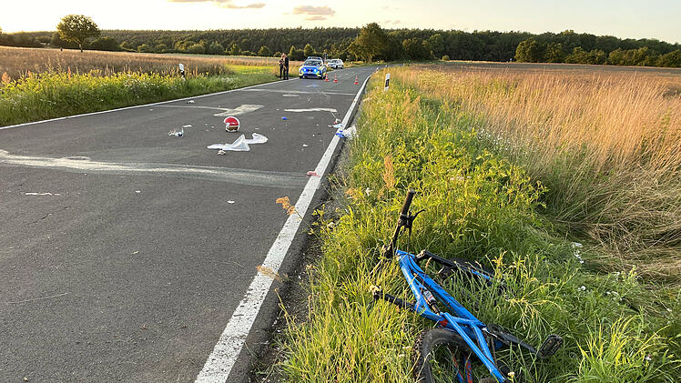 Zwei Schwerverletzte nach Zusammensto&szlig; zwischen Fahrrad und Roller