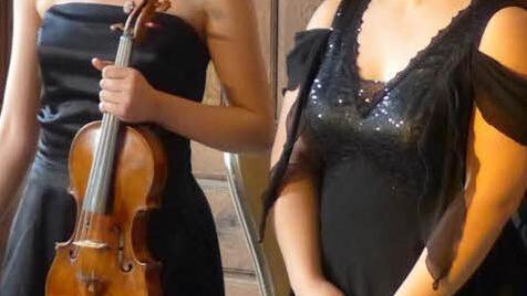 Das Duo Morizono-Uzankichyan erhält viel Beifall für den Vortrag der "Carmen Fantasie" von Franz Waxmann.