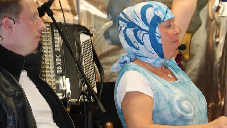 Simone Lauterbach und Konrad Sauerteig bekommen Deutsch-Unterricht. Foto: Jürgen Gärtner