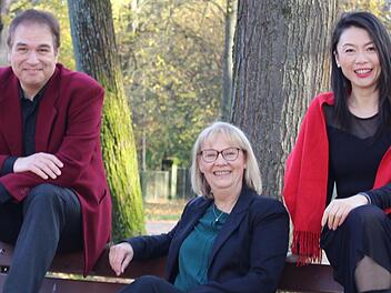 Die Sopranistin Xiao Liu, die Pianistin Marina Palmer und der Sprecher Rainer Denk (v.r.) gestalten den Abend.
