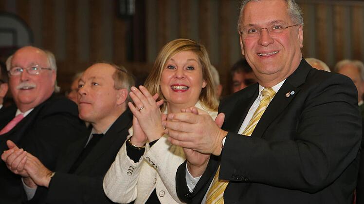 Regierungspräsident Wenning (links) und Bayerns Innenminister Herrmann (rechts) waren unter den geladenen Gästen.