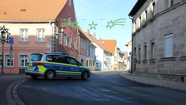Seit April war die wichtige Verkehrsachse, die Hauptstraße und Forchheimer Straße in Baiersdorf, wegen Kanal-  und Wasserbauarbeiten gesperrt. Foto: Ronald Heck