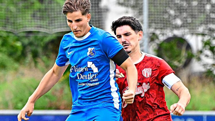 Torj&auml;ger Felix Lengenfelder (l.) blieb diesmal ohne Treffer, gewonnen hat die SpVgg Zeckern trotzdem. Zink