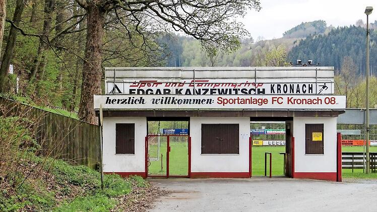Bereits in der Saison 1971/1972 spielte der FC Kronach in der Bayernliga, stieg aber, obwohl der Klub eine überragende Hinrunde gespielt hatte, sofort wieder ab.