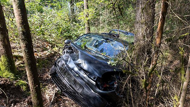 B303 bei Weitramsdorf: Vollsperrung nach schwerem Unfall im Begegnungsverkehr