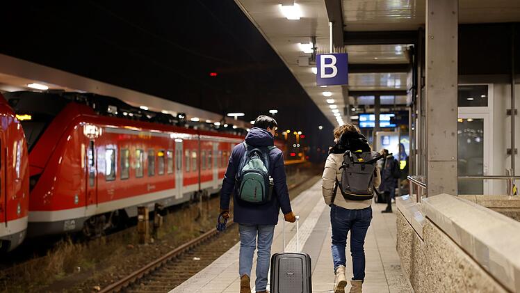 Bahnstreik in Nürnberg sorgt für Chaos am Hauptbahnhof - Fahrgast zeigt sich verärgert