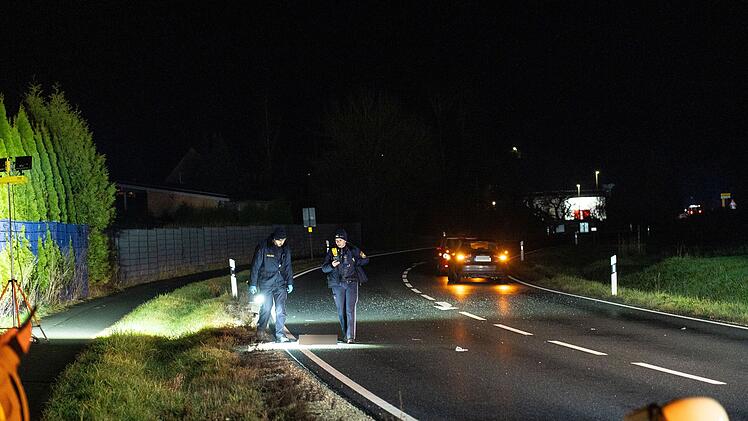 Schwerer Unfall bei Burgkunstadt: Auto erfasst 30-Jährigen auf Bundesstraße