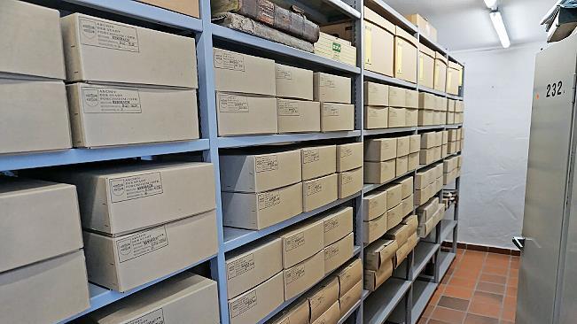 So sieht es im Stadtarchiv aus. Alles ist geordnet und jede Kiste beschriftet.