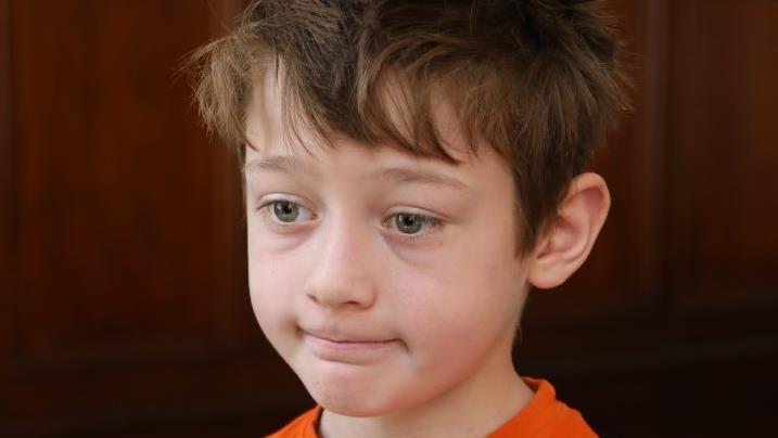 Tim (9) aus Oberschleichach : "Ich wusste auf jeden Fall noch gar nicht, dass die Oma so eine Handcreme hatte, die im ganzen Raum gerochen hat. Und wenn man die Oma halt mag, dann hat man ein gutes Gefühl, sogar wenn man irgendwo anders die Creme riecht." Foto: Barbara Herbst