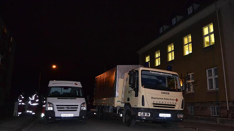 Nächtlicher Großeinsatz für die Vorbereitung der Flüchtlingsunterkünfte. Foto: BRK