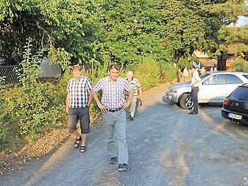 Sie hat für die Gemeinde keine Funktion mehr, die Ortsstraße "Herrengärten" mit der Flurnummer 37 in Allertshausen. Deshalb wird sie trotz Widerspruch eines Anliegers entwidmet, beschloss der Gemeinderat am Montag.  Fotos: Helmut Will