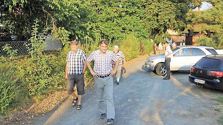 Sie hat für die Gemeinde keine Funktion mehr, die Ortsstraße "Herrengärten" mit der Flurnummer 37 in Allertshausen. Deshalb wird sie trotz Widerspruch eines Anliegers entwidmet, beschloss der Gemeinderat am Montag.  Fotos: Helmut Will