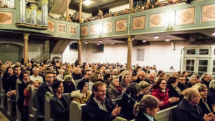 Großen Zuspruch fand das Adventskonzert des Gymnasiums Albertinum in der Coburger Morizkirche. Gestaltet wurde es von zahlreichen Solisten und Ensembles sowie dem Oberstufen- und Mädchenchor.Foto: Jochen Berger
