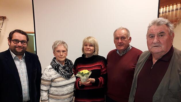 Ehrungen standen beim Heimat-, Wander- und Gartenbauverein Aschach an: (von links) Markus Stockmann, Herta M&uuml;ller, Anette Sp&auml;th, Franz  Zitter und Alfons G&ouml;tz. Foto: Reinhold Gabel.