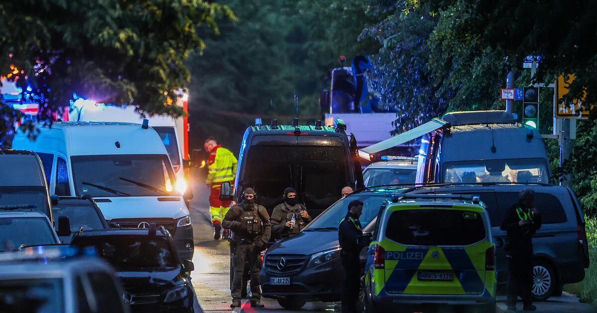 Children taken hostage? Man shoots at police officer