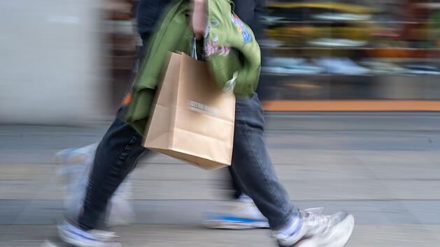 Diskretes Einkaufen: Über 55 Prozent der Deutschen verheimlichen ihre Käufe