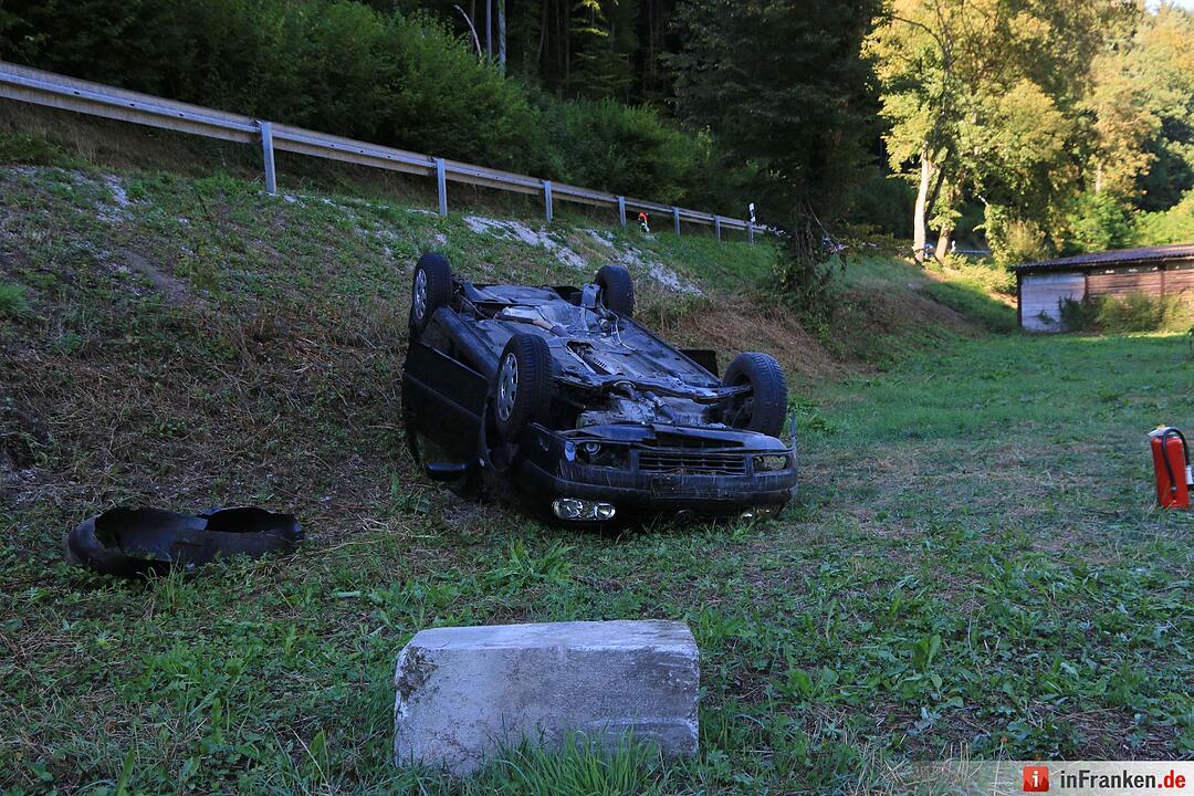Auto überschlägt sich im Kreis Forchheim