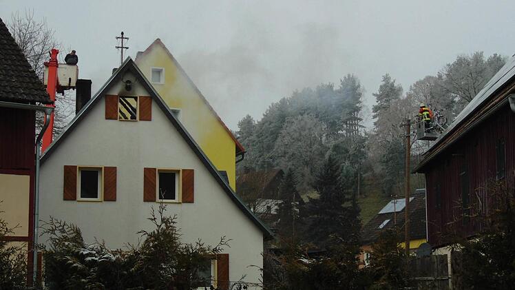 Auf 150 000 Euro Schaden wird der beim Feuer entstandene Sachschaden beziffert.  Fotos: Petra Malbrich