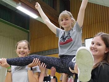 Die Kronacher Cheerleader trainieren hart - und fühlen sich nun von den Berliner Alba-Funktionären in eine völlig falsche Ecke geschoben. Foto: Marco Meißner