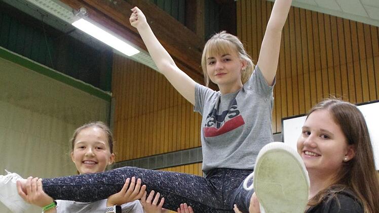 Die Kronacher Cheerleader trainieren hart - und fühlen sich nun von den Berliner Alba-Funktionären in eine völlig falsche Ecke geschoben. Foto: Marco Meißner