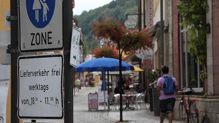 Sollte die Fußgängerzone Bad Brückenau für den Verkehr geöffnet werden? Die Meinungen gehen auseinander... Foto: Ulrike Müller