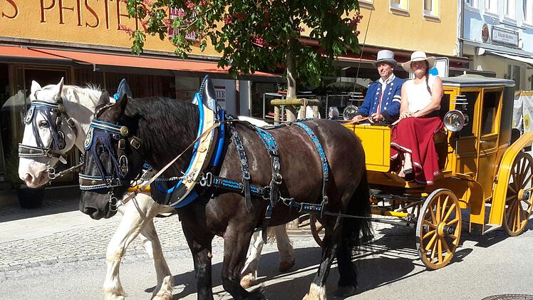 Neben der großen Postkutsche besitzen die Müllers auch noch ein kleineres Exemplar aus dem Jahr 1903.