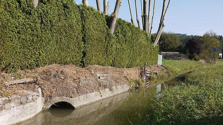 Das Wasser im Tambachtal steht hoch.Foto: Berthold Köhler