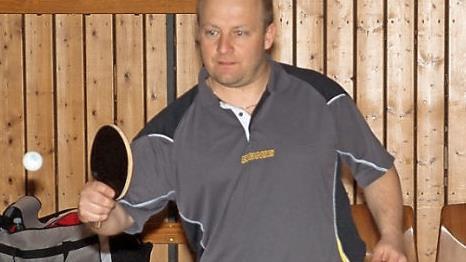 Jörg Weiß war der herausragende Spieler des TTC Wallenfels beim 8:8 in der Bezirksklasse B beim TSV Stockheim II. Mit dem Gewinn seiner zwei Einzel sowie des Eingangs- und Schlussdoppels mit Heiko Köstner hatte er wesentlichen Anteil an der Punkteteilung.  Foto: Hans Franz