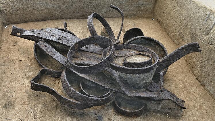 Archäologen mit historischem Fund in Franken: mysteriöses Grab gibt Rätsel auf