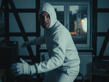 Brutaler Überfall auf 90-Jährigen im Kreis Kitzingen: Täter dringt ins Haus ein