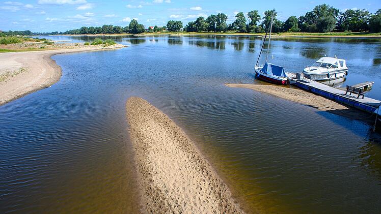 Niedriger Pegelstand an der Elbe