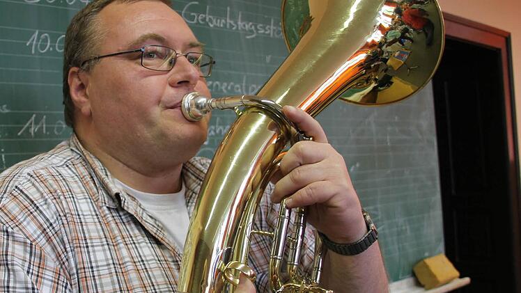 Musik ist Trumpf bei Günter Soja, der hier auf seinem Tenorhorn spielt. Foto: Veronika Schadeck/Archiv