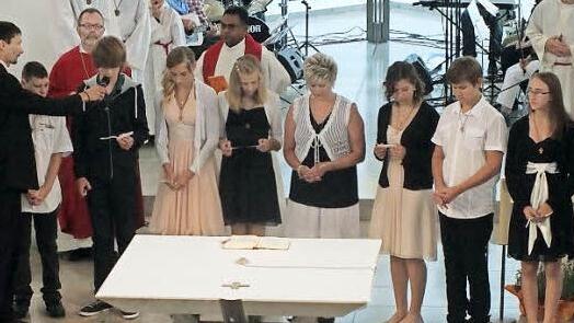 Die Firmlinge trugen etwas vor. Foto: Manfred Welker
