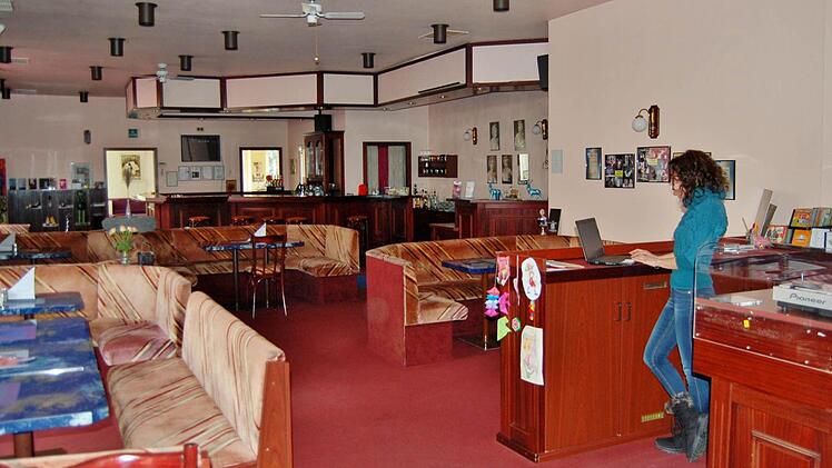 Carina Tessari in der Tanzschule   Foto: Sigismund von Dobschütz