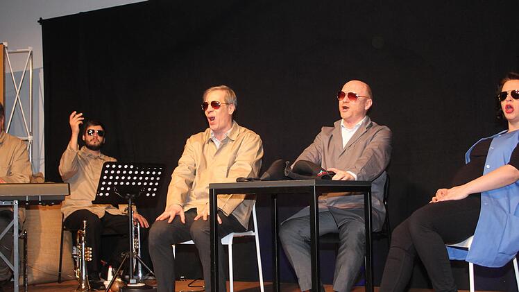 Marcus Ludwig und David Hobeck sorgten für Musik, als Agenten des Verfassungsschutzes agierten Michael Rousavy, Matthias Avemarg