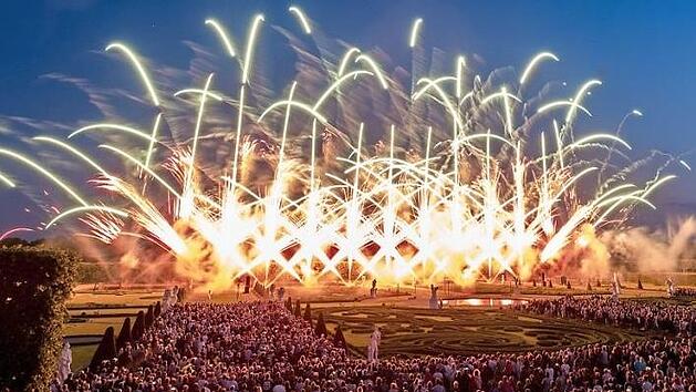 Ob in die Aischauen genauso viele Zuschauer kommen wie zum internationalen Feuerwerkswettbewerb nach Hannover (unser Bild), l&auml;sst sich im Vorfeld nicht sagen. Ein buntes Spektakel wird es zum Abschluss des H&ouml;chstadter Kulturfeuerwerks auf jeden Fall geben. Foto: Peter Steffen, dpa