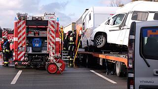 Mehrere Lastwagen kollidieren auf der A3 bei Erlangen