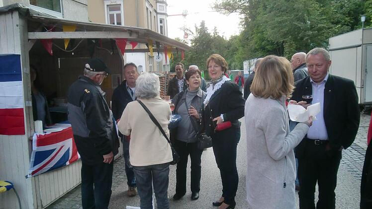 Am Stand des Fördervereins Europäischen Städtepartnerschaften Fotos: privat