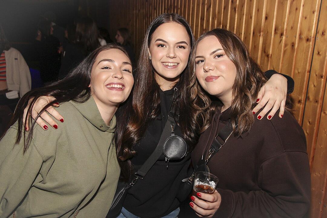 Mit vielen Party-Songs der 80er & 90er und Rock-Pop Klassikern