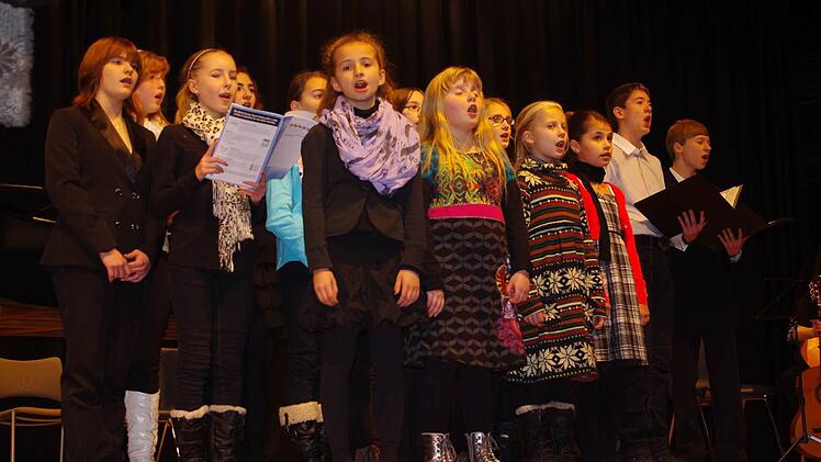 Das Kinder- und Jugendensemble unter Leitung von Daniela Pfaff-Lapins sang "Can you see the star?"