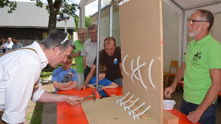 Der Jahrmarkt beim Stiftungsfest des Rauchclubs. Fotos: Peter Rauch