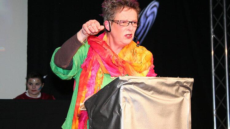Gitte Constien, ein Faschingsneuling, schilderte die Erlebnisse einer Tubberberaterin.